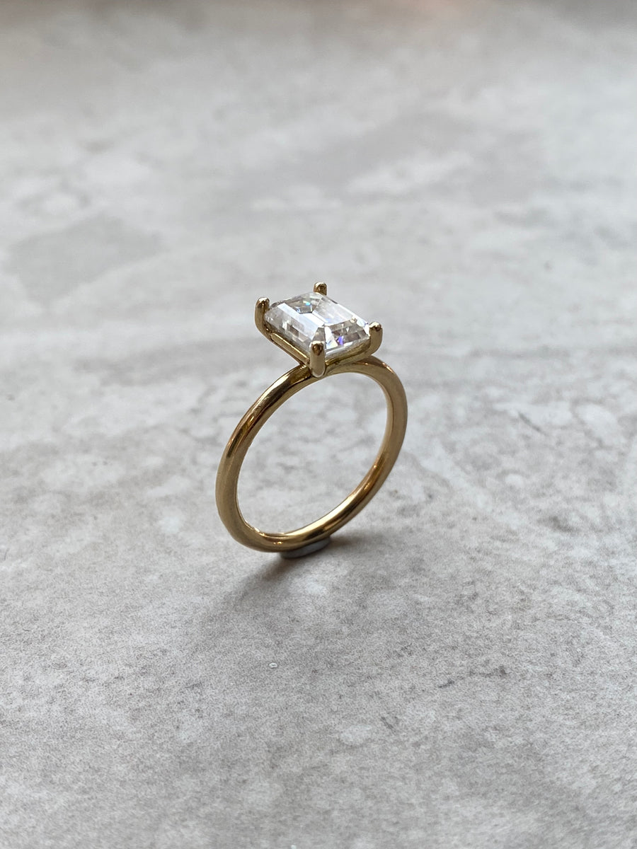 Smaragd Moissanite eljegyzési gyűrű