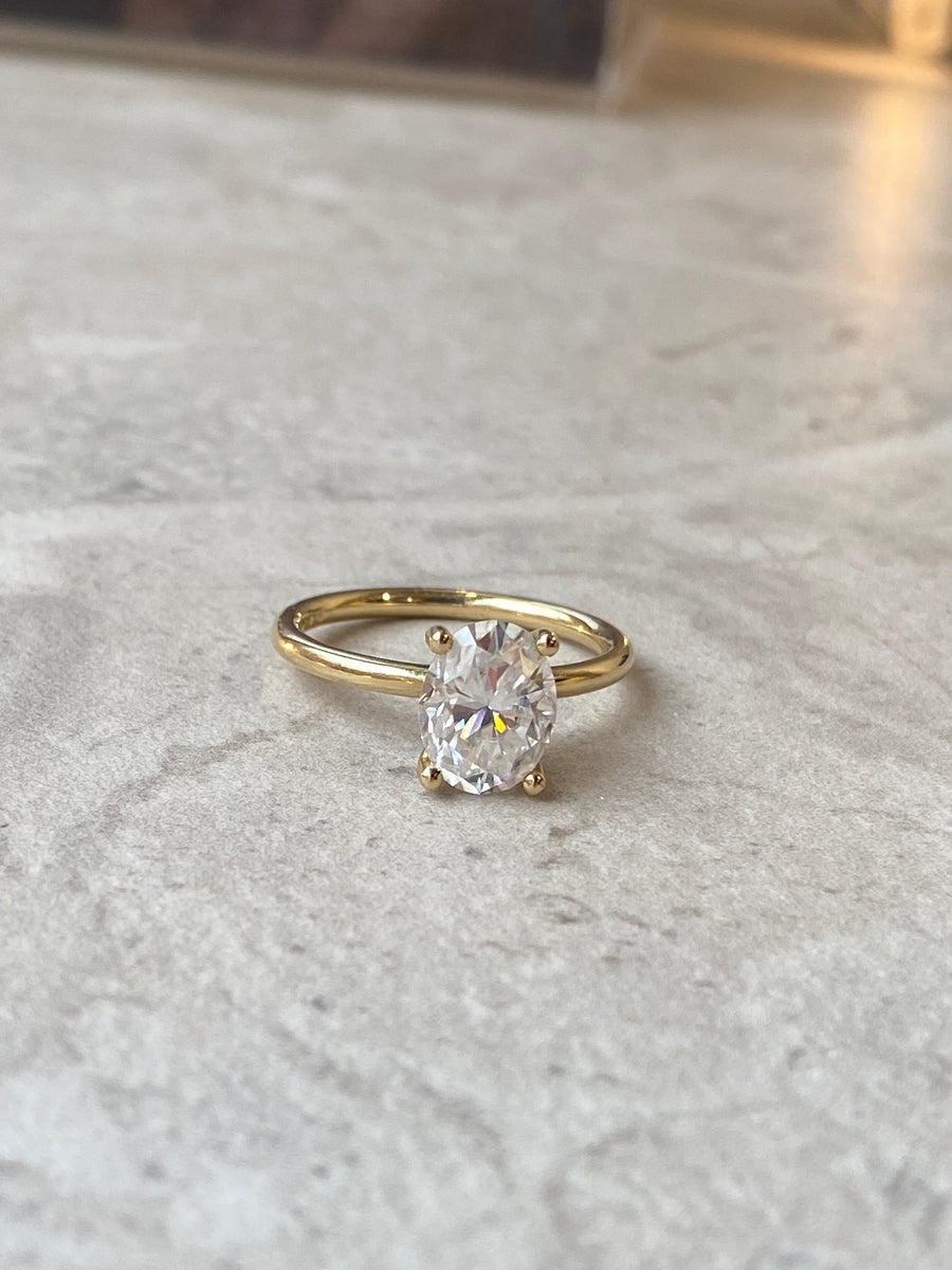 Ovál Moissanite eljegyzési gyűrű