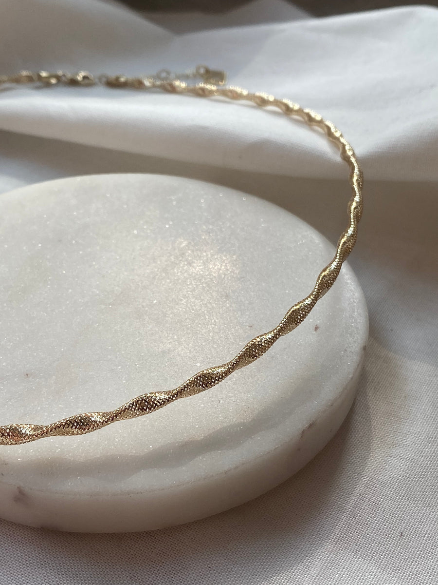 Csavart nyaklánc