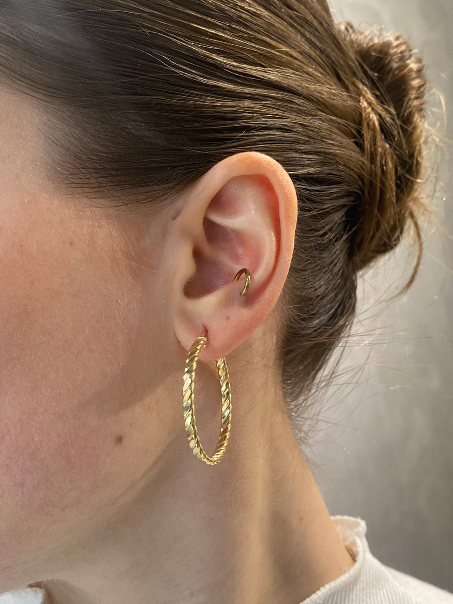 Fonott karika fülbevaló