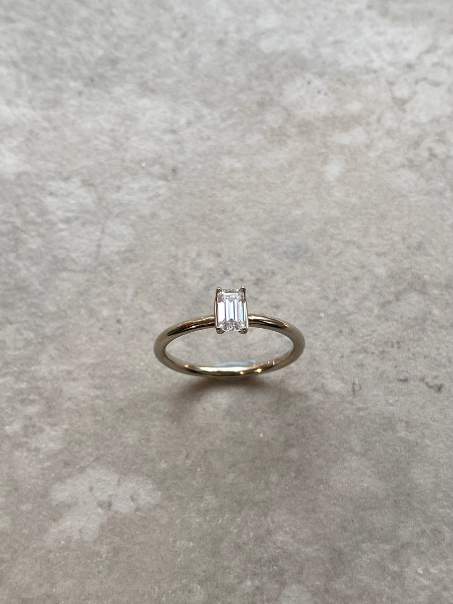 Smaragd Moissanite eljegyzési gyűrű