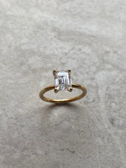 Smaragd Moissanite eljegyzési gyűrű