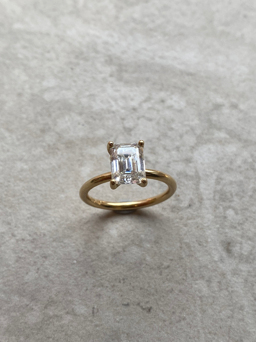 Smaragd Moissanite eljegyzési gyűrű