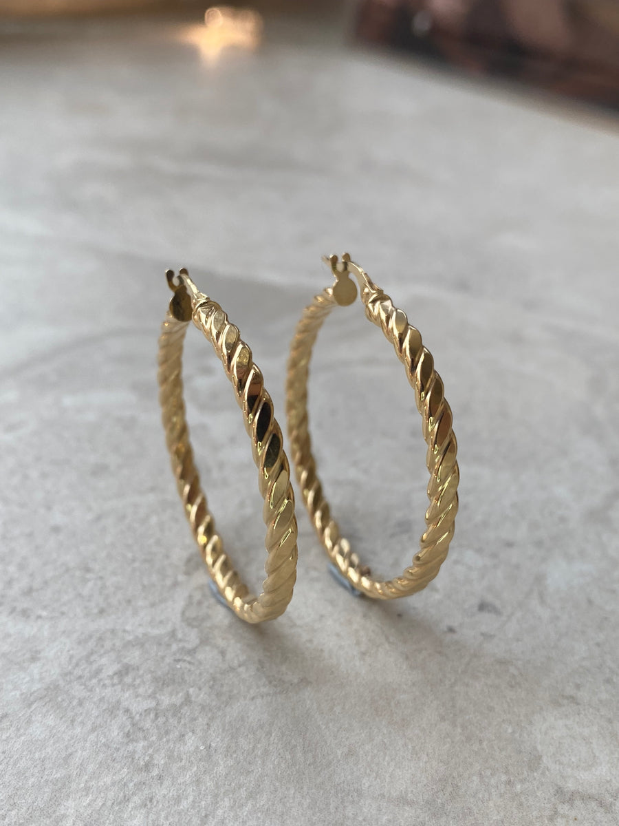 Fonott karika fülbevaló