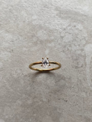 Csepp Moissanite eljegyzési gyűrű