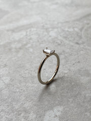 Smaragd Moissanite eljegyzési gyűrű