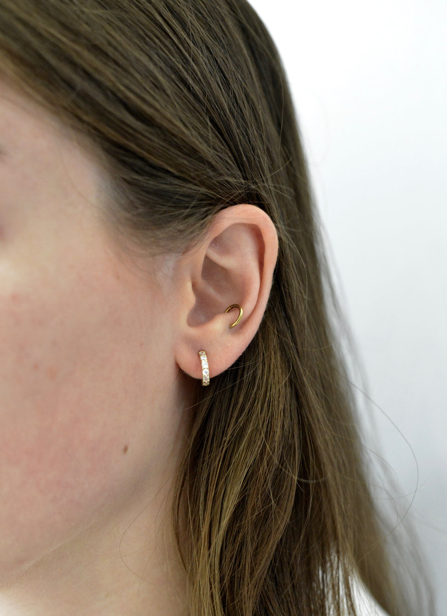 Köves karika fülbevaló