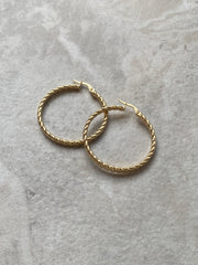 Fonott karika fülbevaló