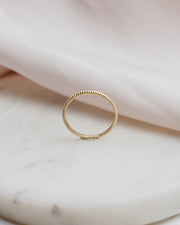 Vékony bogyós gyűrű